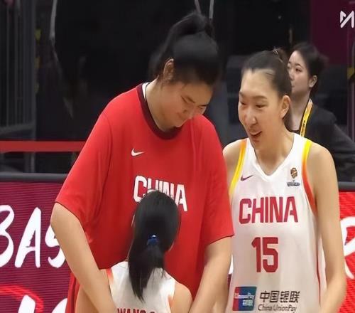 女籃贏對手10分不足以讓宮魯鳴開心！王思雨是大功臣，也是遮羞布