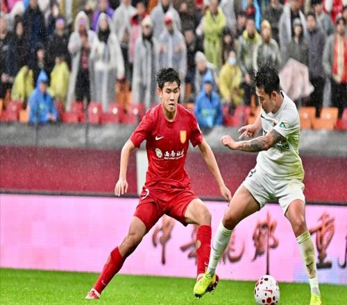 01！遼寧鐵人兩連敗，瓦吉奇紅牌，重慶收獲隊(duì)史中超首勝