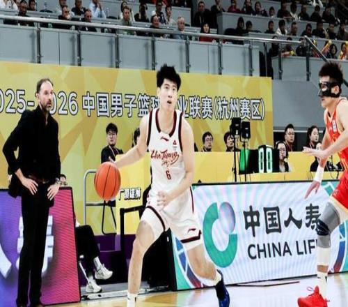 砍27分+7記三分！國(guó)手后衛(wèi)打法堪比CBA小外援，率隊(duì)掀翻衛(wèi)冕冠軍