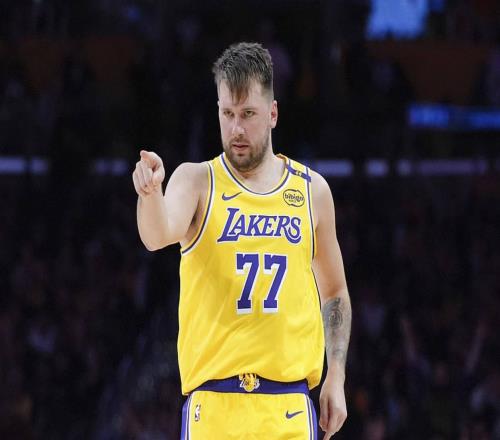 湖人消息：東契奇漸入佳境，三巨頭磨合到位，戰(zhàn)掘金出場(chǎng)更新