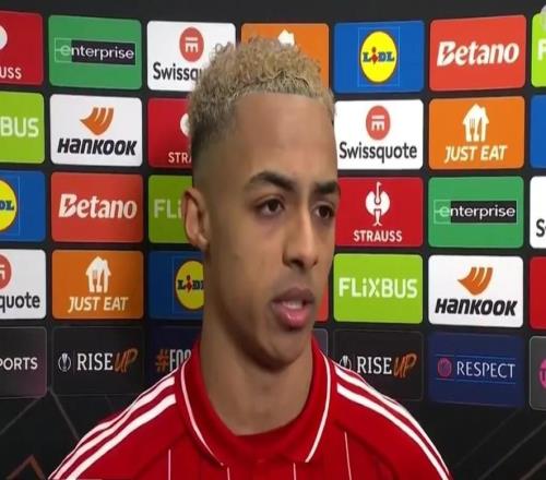 哈欽森輸球后說雨水把面霜沖進(jìn)眼睛引爭議，球迷喊話基恩點(diǎn)評(píng)