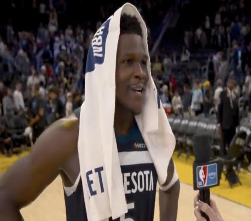 愛(ài)德華茲：朋友說(shuō)我整天都在網(wǎng)上瞎扯，比賽中還是能拿40分