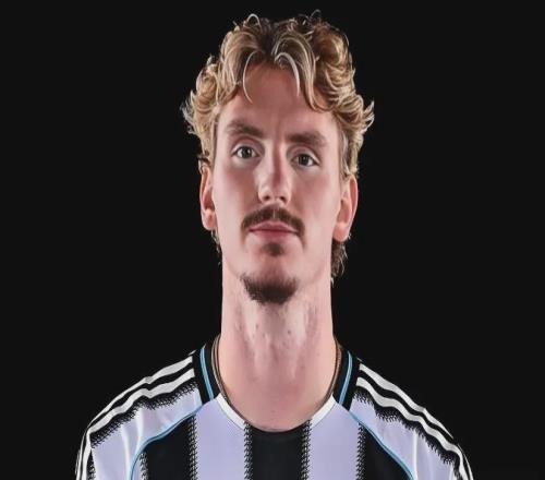 24歲水貨or用錯的巨人7500萬先生18場1球，兩米梅西英超犧牲品