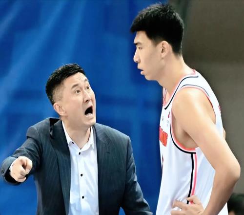 第二個徐昕一犯錯立馬被杜鋒換下，球迷：很難在廣東打出來