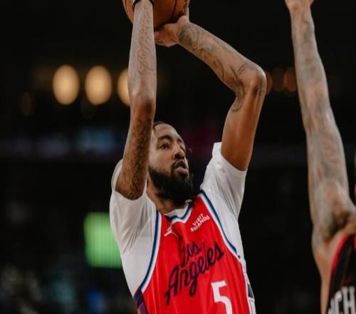 小卡28+4+3創(chuàng)生涯新高，吉迪三雙難救主，快船復(fù)仇公牛奪4連勝