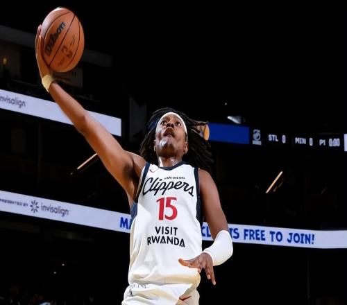 手感不算特別理想，但快船后場新星在防守端的表現(xiàn)非常驚艷