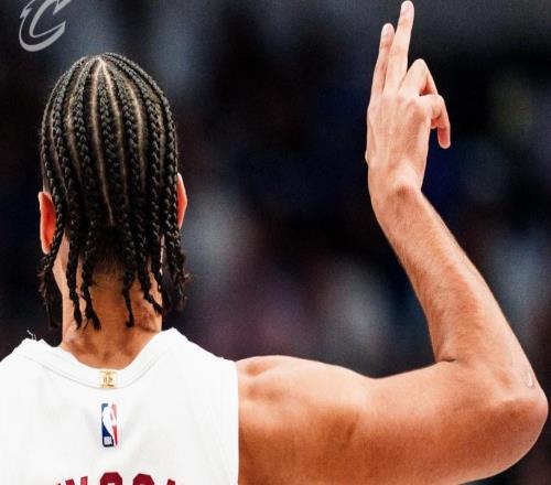 哈登出战10胜3负！骑士五人上双大胜独行侠莫布利29+7弗拉格25分