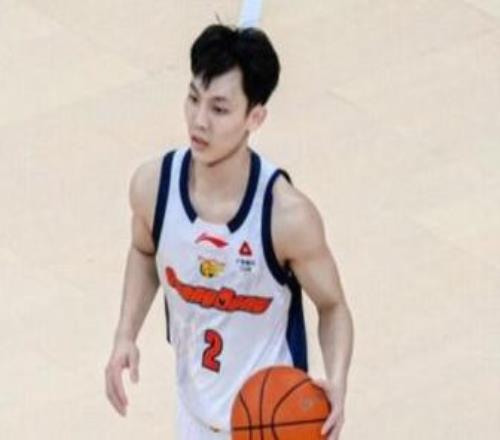 廣東險勝深圳止3連敗薩林杰25+6中關鍵三分史密斯21分