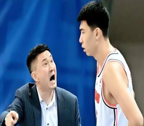 第二個徐昕一犯錯立馬換，杜鋒難為山東大漢，球迷：很難打出來