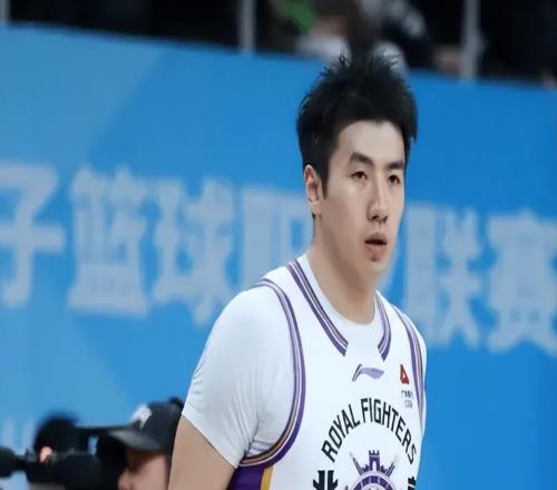 北控有提升！豪斯盤活進(jìn)攻，三寧挖三分，防守提升，內(nèi)線主導(dǎo)攻守