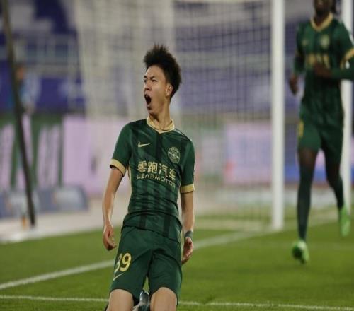 王鈺棟轟賽季首球！激情滑跪慶祝，破216天中超球荒，劉浩帆助攻