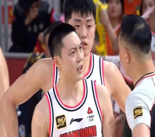 杜锋“干儿子”拯救球队，蒙进俩三分，球迷：下一场又能被重用了