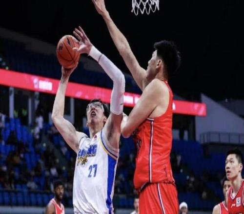 徐昕：面對周琦+麥基確實(shí)壓力山大，有很多東西要向他們學(xué)習(xí)