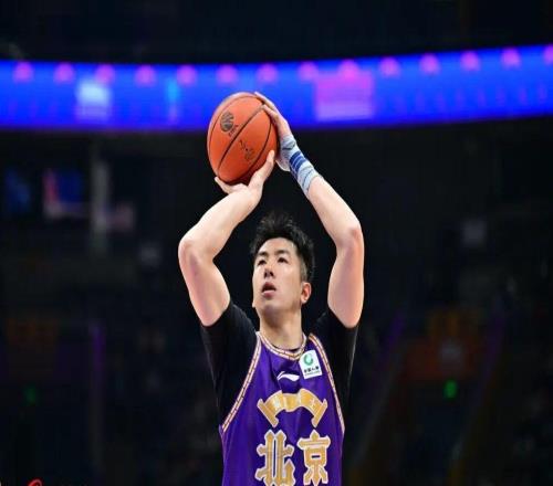 賽場(chǎng)直擊丨攻防兼?zhèn)浔笨乇妼R力取得馬年主場(chǎng)開門紅