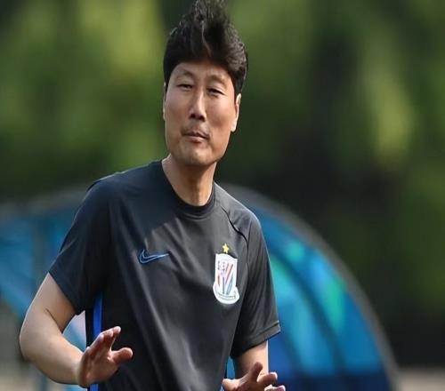 范志毅也沒想到，和他并肩作戰(zhàn)5年的毛毅軍，如今已是申花領(lǐng)隊了