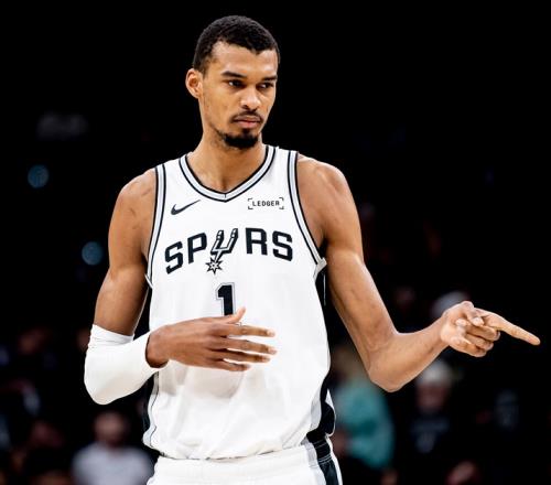 32分12板8助2斷4帽！文班亞馬復(fù)制姚明神跡，戰(zhàn)神卡要小心了