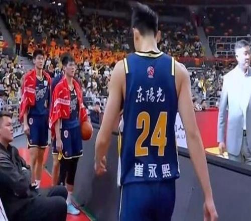 状态一般！崔永熙时隔688天重返CBA赛场首节登场3分钟0分1失误