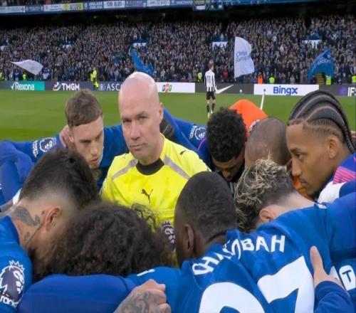 太陽報(bào)：藍(lán)軍球員開場前圍圈是球員自發(fā)行為，想展示球隊(duì)團(tuán)結(jié)