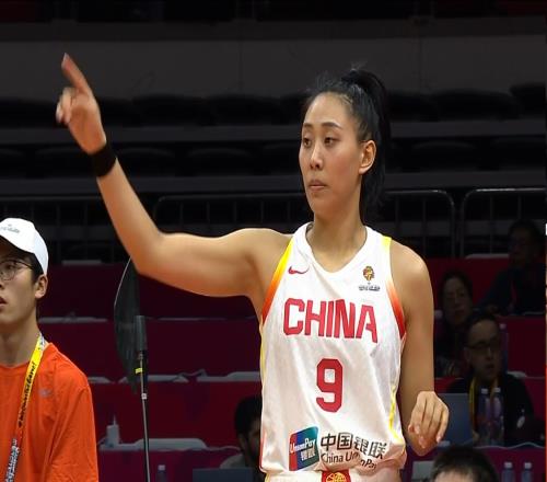 光好看沒用！3戰(zhàn)三分6中0，大空位不敢投，球迷：完全沒進攻能力