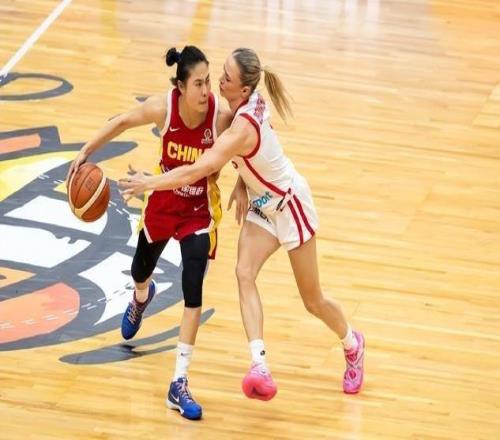 女籃險勝捷克引熱議！蘇群：張子宇與現(xiàn)代籃球脫軌很難再有李夢了