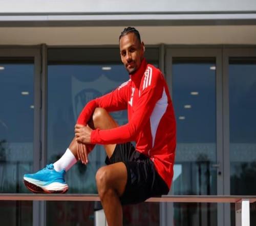 塞維中場(chǎng)索烏：弗里克的球隊(duì)能飛起來(lái)佩德里是世界最佳中場(chǎng)