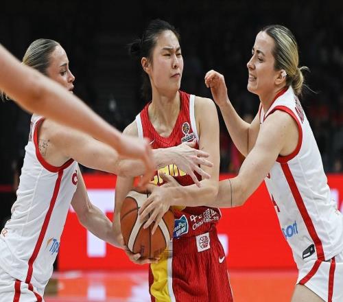 关键时刻连得9分，王思雨7投5中拿下14分1板3助攻