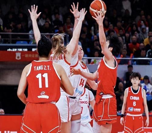 隨著女籃8676南蘇丹，世界杯晉級形勢變了：宮魯鳴迎關(guān)鍵抉擇