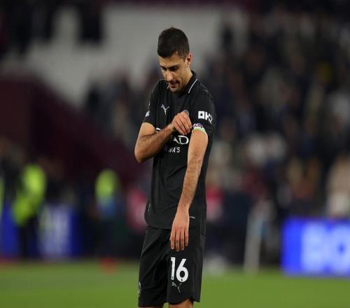 曼城崩盤！近4場(chǎng)僅1勝+被保級(jí)2隊(duì)逼平落后9分：英超奪冠概率剩2%