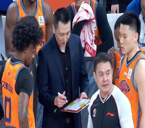 CBA排名！上海釀50分慘案，廣廈輸球遼寧北京連勝，廣東終結(jié)連敗