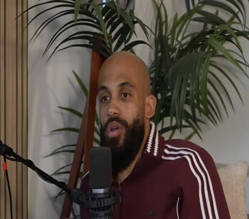 姆伯莫：战格林斯比失点后我开了飞行模式想和鲁尼一起踢球