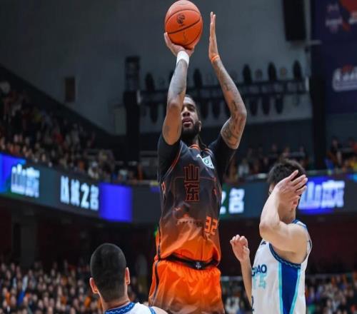 山東男籃主場迎戰(zhàn)浙江，內(nèi)外線對決看點(diǎn)十足，期待克里斯持續(xù)爆發(fā)