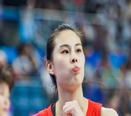 中國(guó)隊(duì)進(jìn)世界杯！主教練用人昏庸，王思雨成唯一救贖