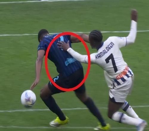 丑陋的意甲彻底没救！明目张胆黑国米，蓝黑军团遭遇各种不公判罚