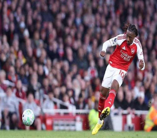 埃澤完成6次禁區(qū)外射門(mén)，追平本賽季英超單場(chǎng)最多紀(jì)錄