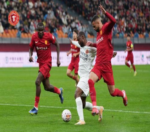 1010！中超瘋狂一夜！銅梁龍擊敗鐵人登頂，新鵬城生擒津門(mén)虎