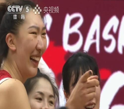 勝捷克！宮魯鳴與球員擊掌，韓旭與隊友笑開花，全隊合影慶祝晉級