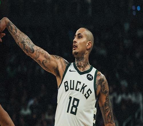 鷹王23+10+12，雙槍合砍50分狀元郎打鐵，老鷹大勝雄鹿豪取9連勝