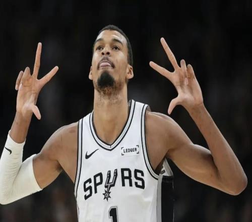 文班亞馬5場狂砍165分57板19帽，繼2006年姚明之后首人