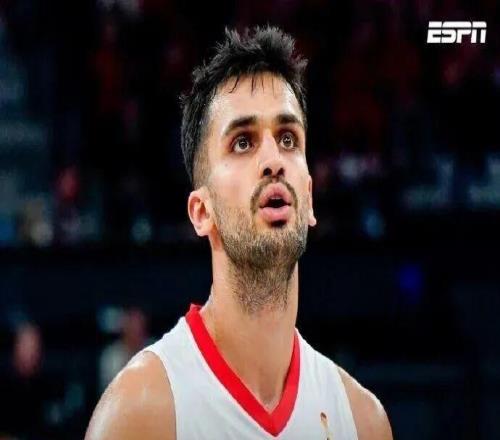 太太慘了！勇士緊急簽32+12中鋒！1天連傷3人！庫里被迫帶傷臨時上陣！