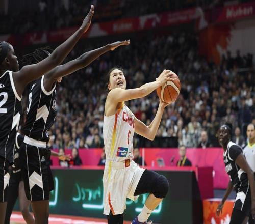 大場面還得靠老將穩(wěn)軍心，王思雨17分率中國女籃力克南蘇丹