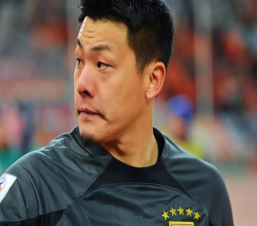 張弛本輪中超迎來(lái)退役儀式！誰(shuí)注意到王大雷這個(gè)舉動(dòng)，讓球迷動(dòng)容