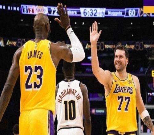 三軍用命，湖人本賽季首次加時(shí)即取勝，關(guān)鍵時(shí)刻戰(zhàn)績(jī)18勝6負(fù)