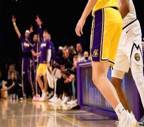 詹姆斯魚躍撲球，東契奇完美絕殺，湖人賽季最燃一戰(zhàn)