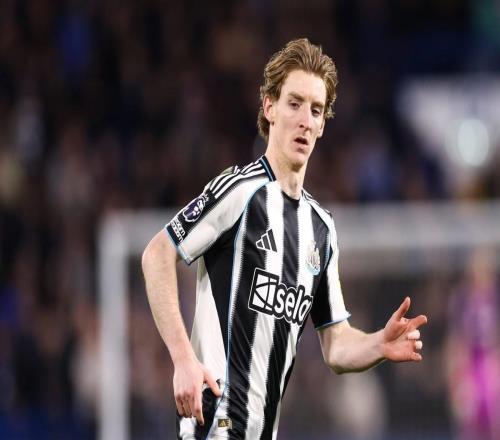 戈登谈进球：切尔西在打人盯人，所以我们知道可以打他们身后