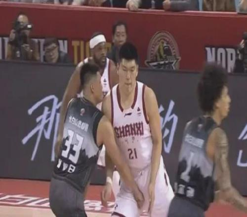 啊！襲襠2米25大中鋒！廣東隊(duì)昔日三冠成員