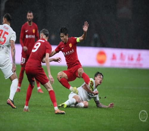 重慶銅梁龍豪取中超首勝球迷熱情點燃龍興體育場主教練直呼“震撼