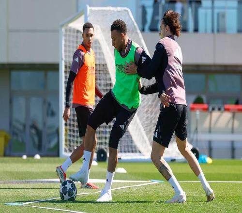 皇马官方：卡雷拉斯与姆巴佩恢复部分合练