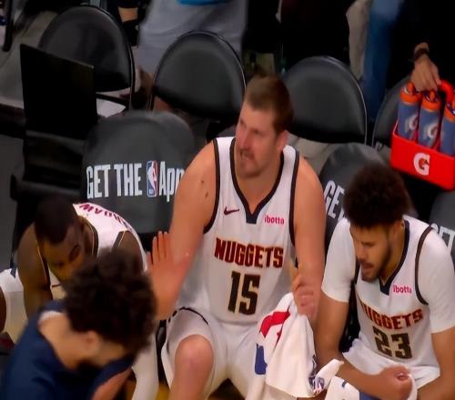 末節(jié)+加時(shí)5中1還被艾頓大帽！約基奇191次三雙吞恥辱板凳席發(fā)怒