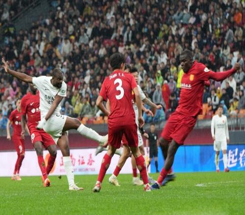 中超再添魔鬼主場！鐵人兩翼齊廢劉建業(yè)完爆李金羽賽后一語清醒