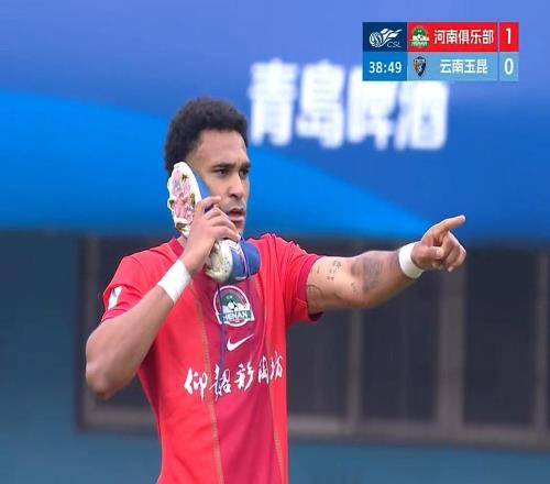 河南锋无力隐现5次得分机会浪费4次，姆布拉中超首球仍差强人意